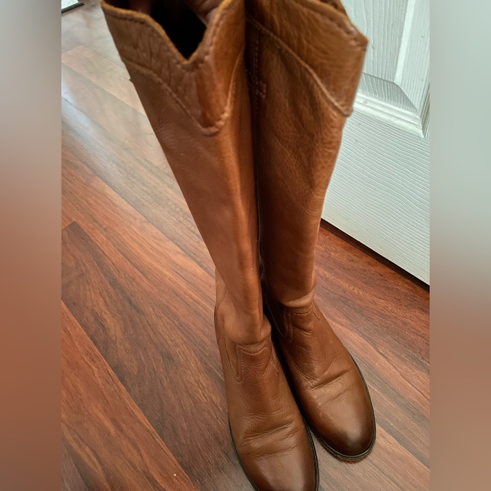 women's boots Frye sizes 7b